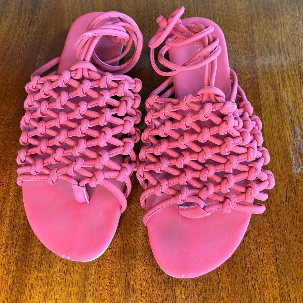 Via Mia matelassê flats.